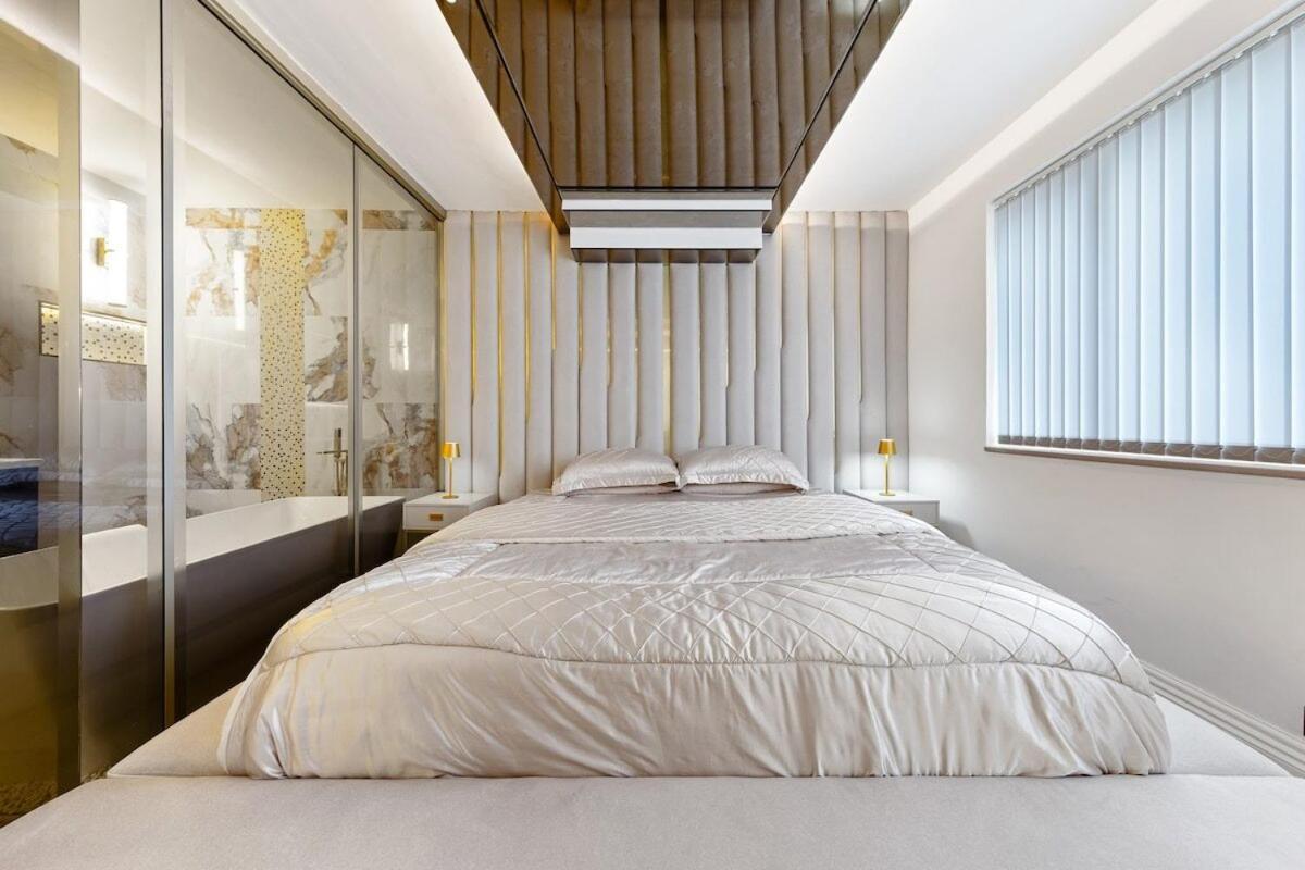 Billionaires 3 Bedroom Ultra Luxury Knightsbridge Hideaway By Harrods